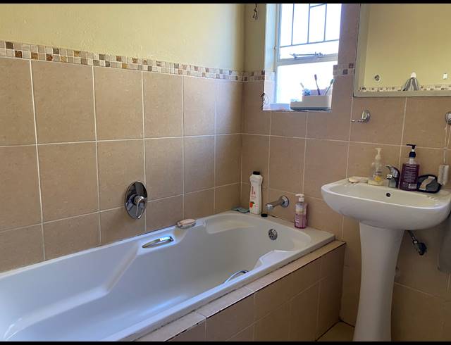3 BEDROOM TOWNHOUSE FOR SALE IN ORMONDE
